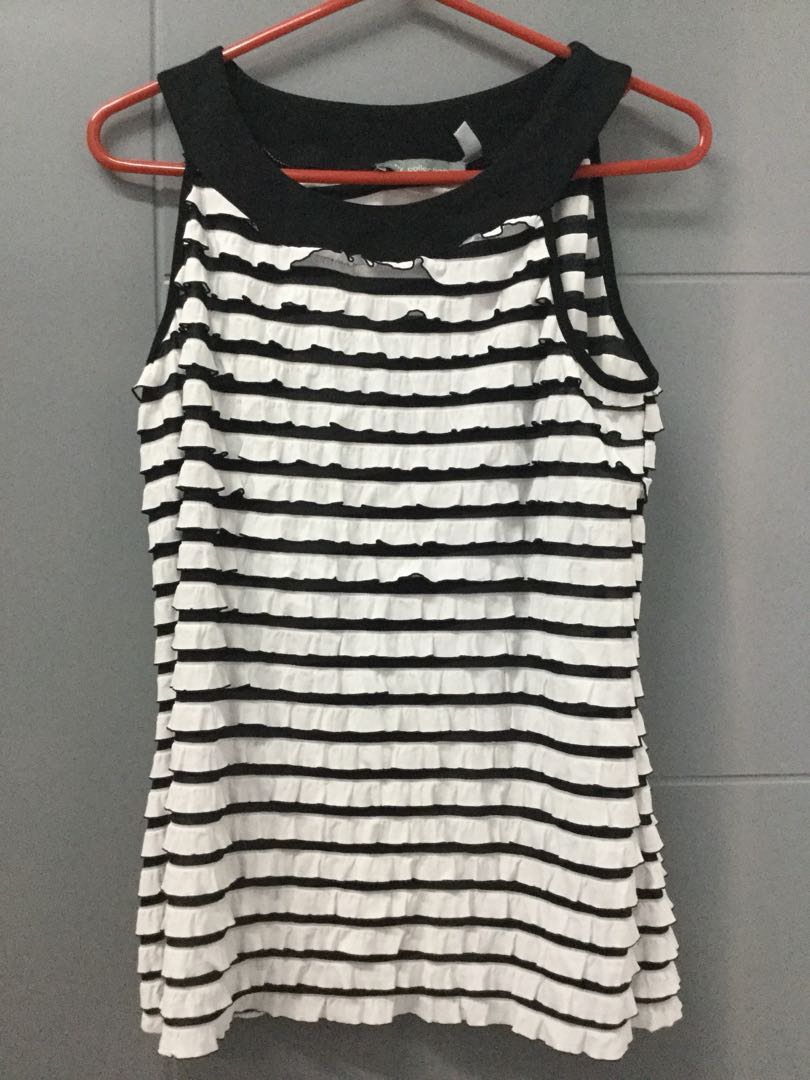 Black and White Halter Top, Women's Fashion, Tops, Sleeveless on Carousell