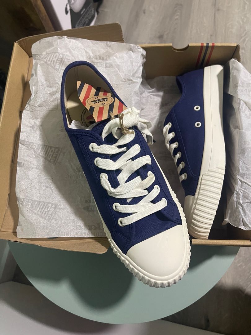 Bata canvas store