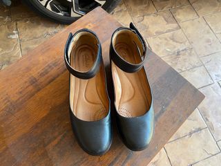 Clarks Ankle Strap shoes preloved Women s Fashion Footwear