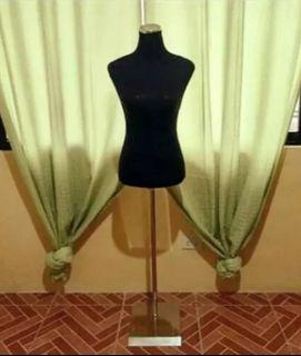 Fitting form dress laminated maniquin