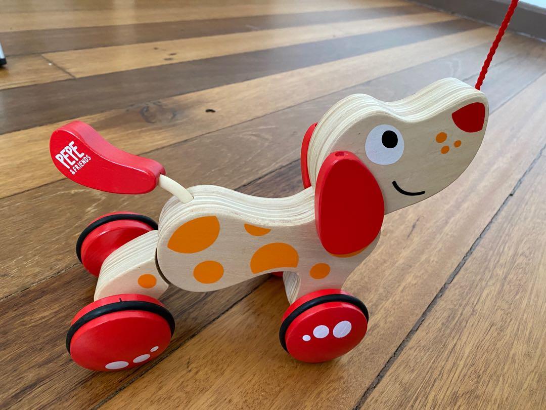Pepe pull along dog top