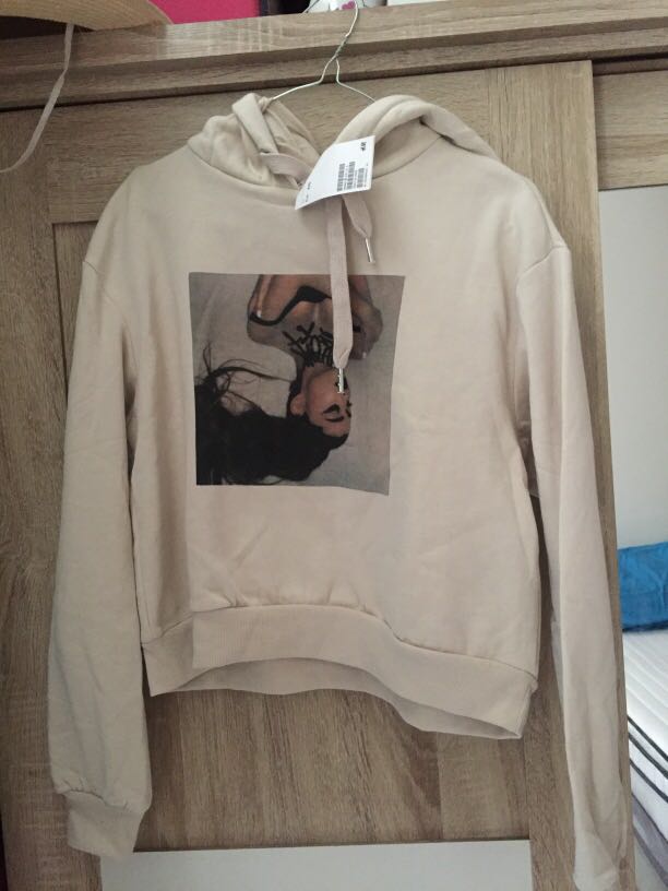 Harga hoodie h&m ariana grande sales