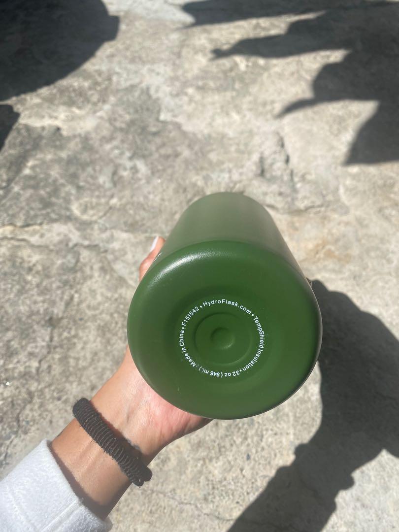 Hydroflask Olive Green 32oz wide mouth (Category: Water Bottles & Tumblers) located in Taguig. Submitted by alphaj31 (Listing ID 1074237206, Image 2). Description: .