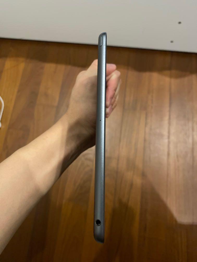 ipad 7 (Category: iPad) located in Singapore. Submitted by liamxz (Listing ID 1074353686, Image 3). Description: 98 new still under warranty.