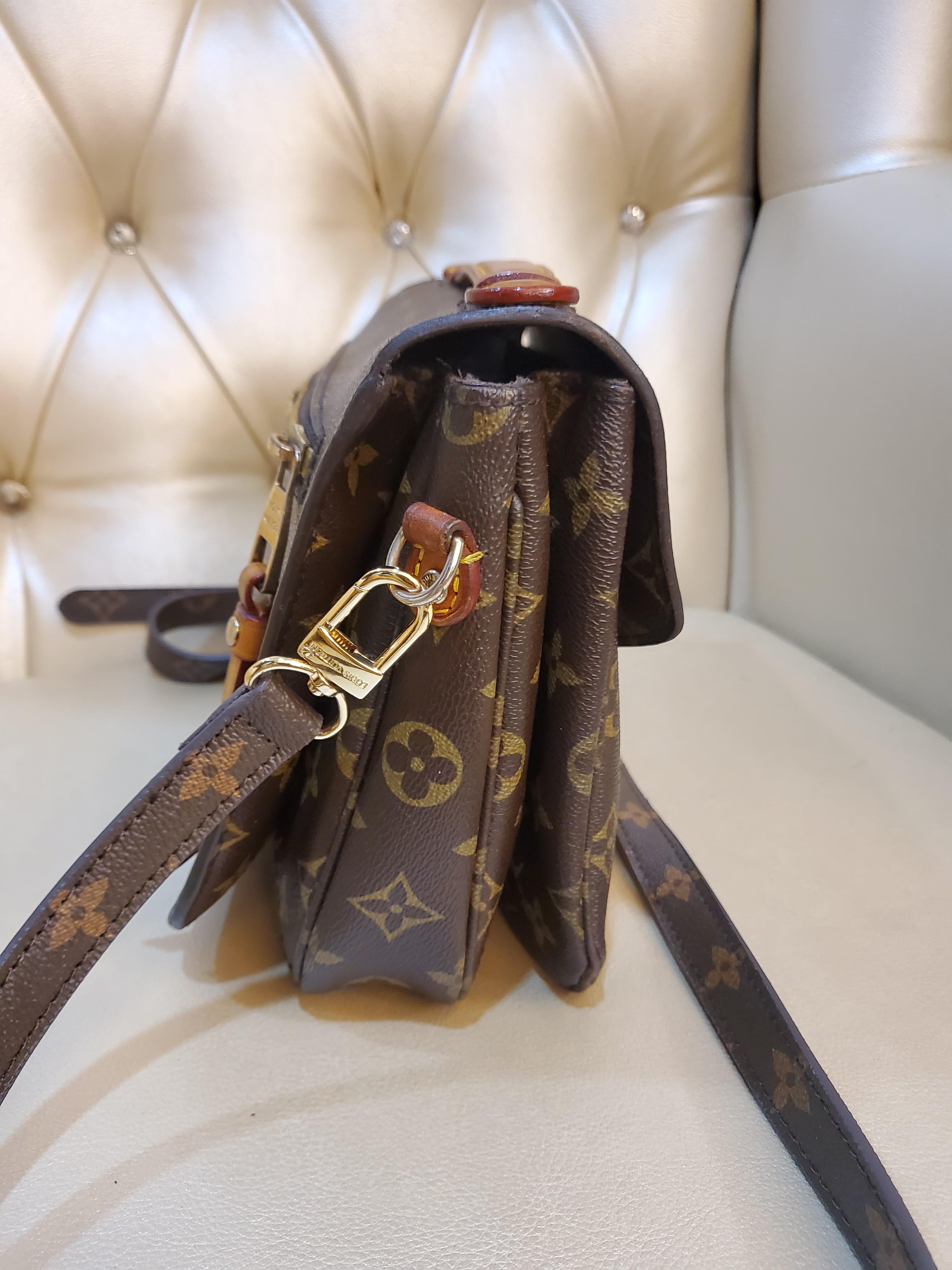 Louis Vuitton pochette metis monogram Women s Fashion Bags
