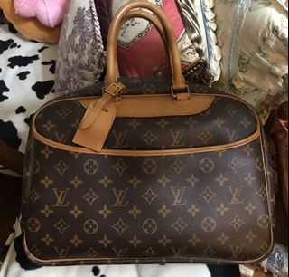 (Category: ) located in . Submitted by llo99 (Listing ID 1074366932, Image 1). Description: .