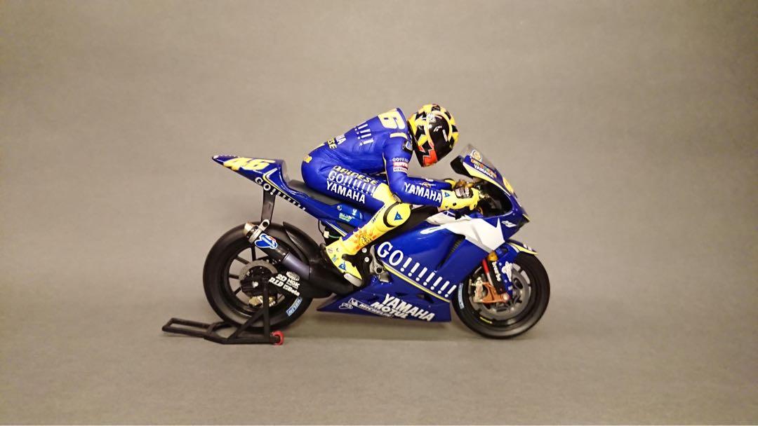 Miniature Minichamps 1/12 Honda RC211V Rossi 2003 - Avec Figurine Philip Island