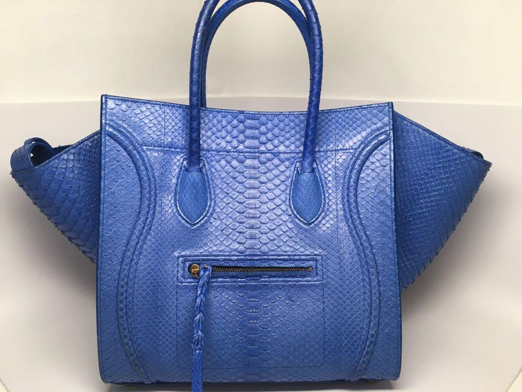 New: Céline Phantom Blue Python Bag （分類：多用途袋）位於 Hong Kong。 由 goodphat 提交（商品編號 1074345211，圖片 1）。簡介： 100% real 100% new with authenticity card and dust bag Céline (Phoebe Philo Collection) python exotic in cobalt blue 8888 or best offer Open to trade for Chanel, Dior, Hermes。