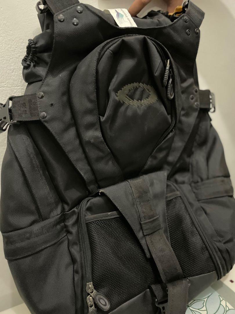 oakley day pack