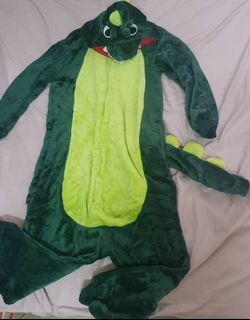 (Category: ) located in . Submitted by treasuredsecondhands (Listing ID 1074276279, Image 1). Description: .