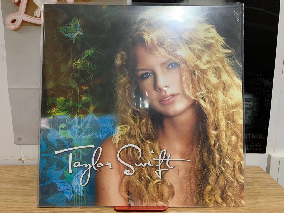 Taylor Swift Debut Album Vinyl, 興趣及遊戲, 收藏品及紀念品, 明星周邊 Carousell