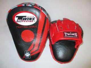 Twins Special Curved Mitts PML10- 43 Fighting spirit