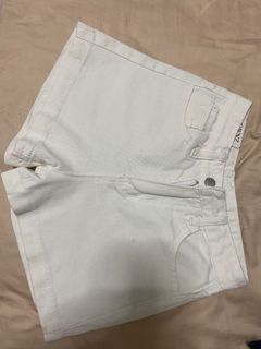 (Category: ) located in . Submitted by comeraidmycloset (Listing ID 1074382003, Image 1). Description: .