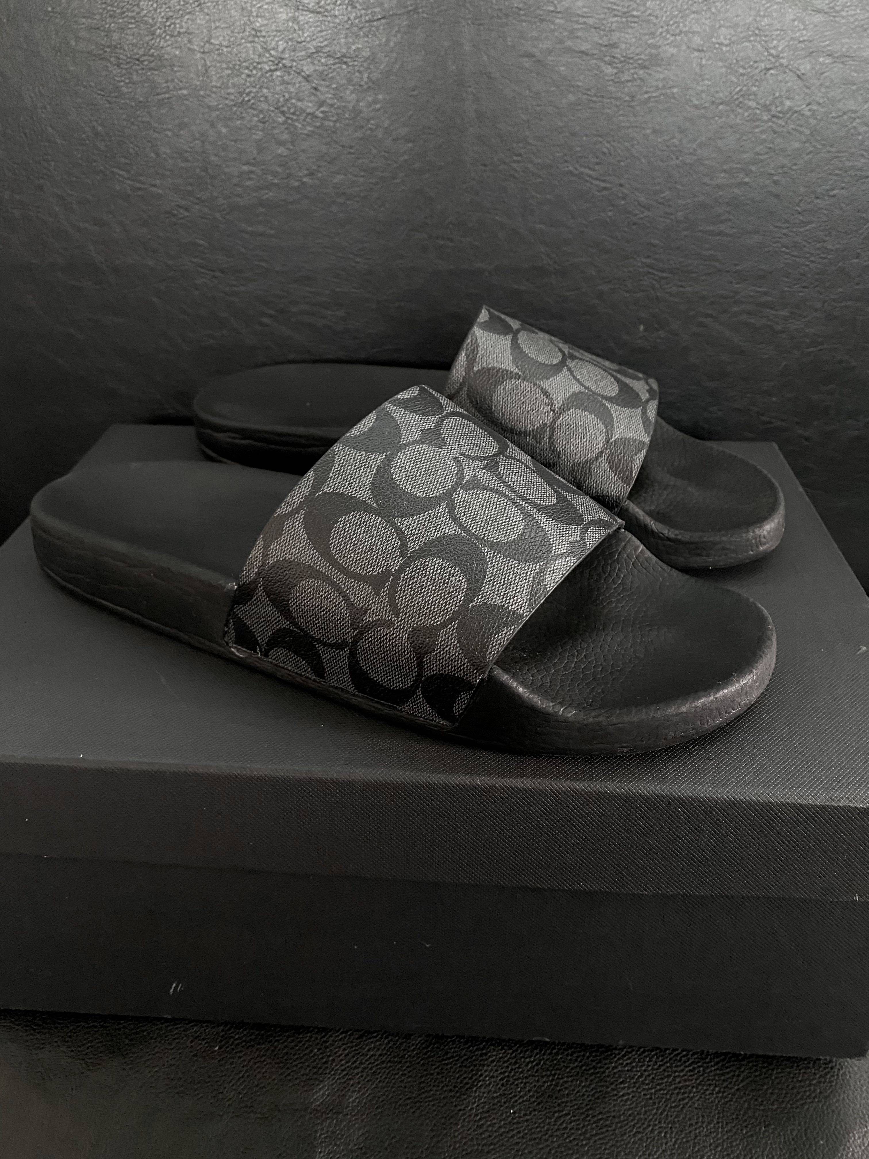 Men's top coach slides