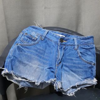 (Category: ) located in . Submitted by closetbydan (Listing ID 1074596698, Image 1). Description: .