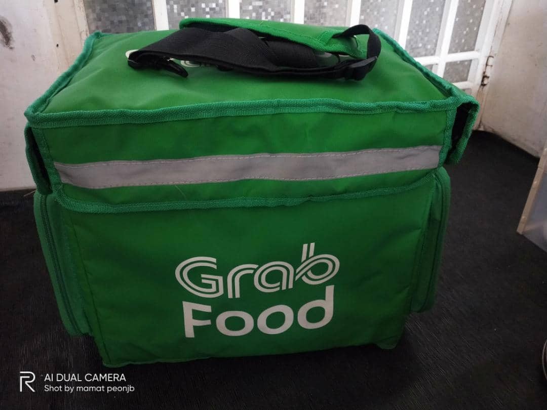 Grabfood hotsell sling bag