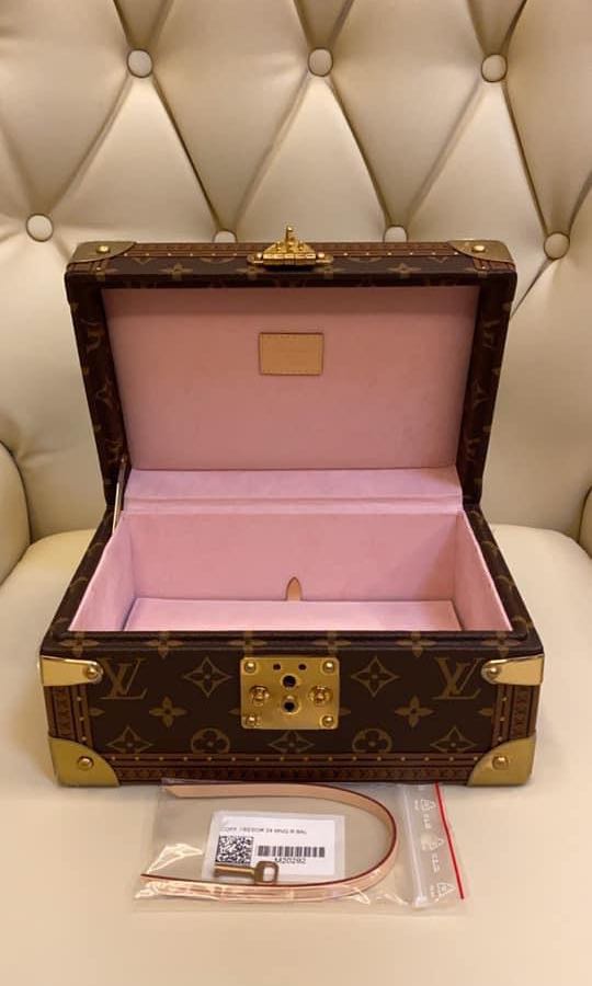 LOUIS VUITTON JEWELRY TRUNK BOX. GOOD AS NEW!!! Selling