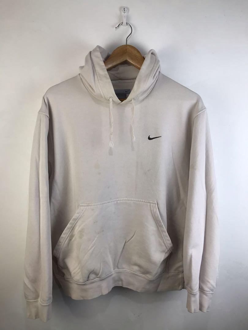 cream color nike sweatshirt