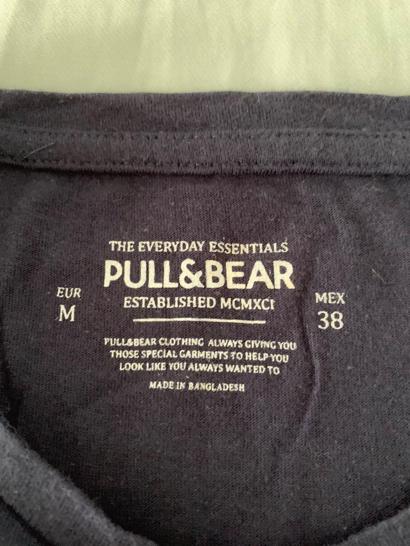 Pull & Bear Tee (Category: Tshirts & Polo Shirts) located in Singapore. Submitted by zulmatthews (Listing ID 1074461025, Image 2). Description: Pull & Bear Dark Blue Tee Size EUR M, MEX 38 $15.