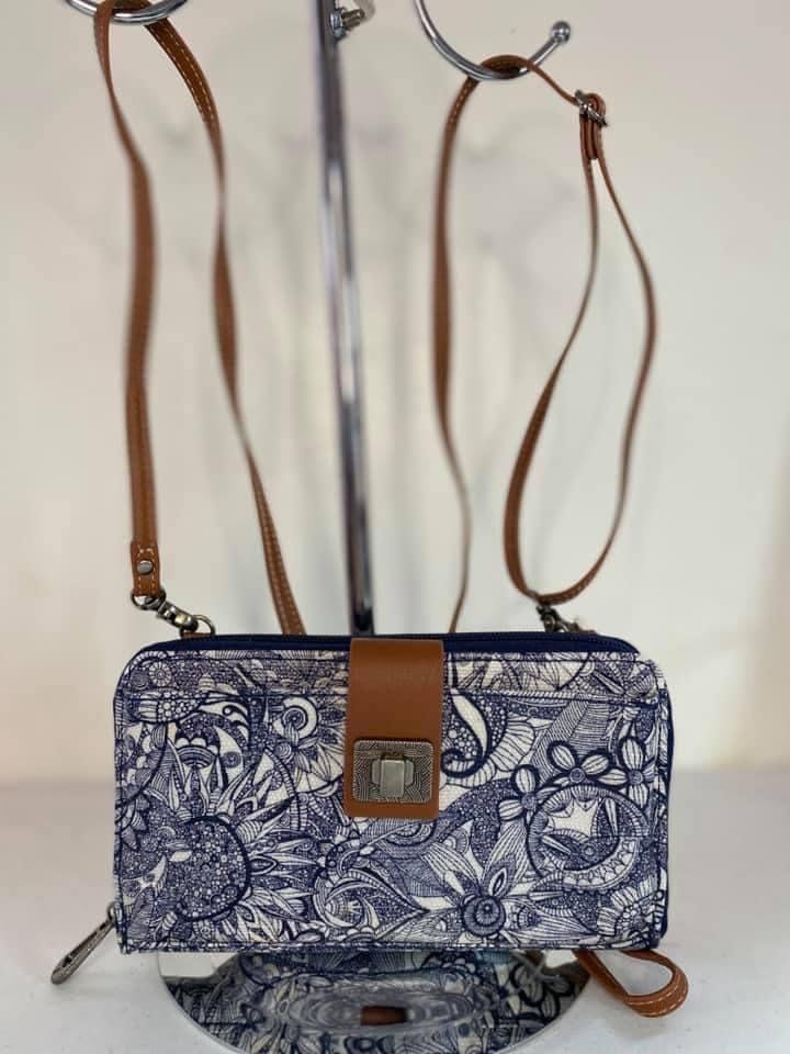 Sakroots shop wallet crossbody