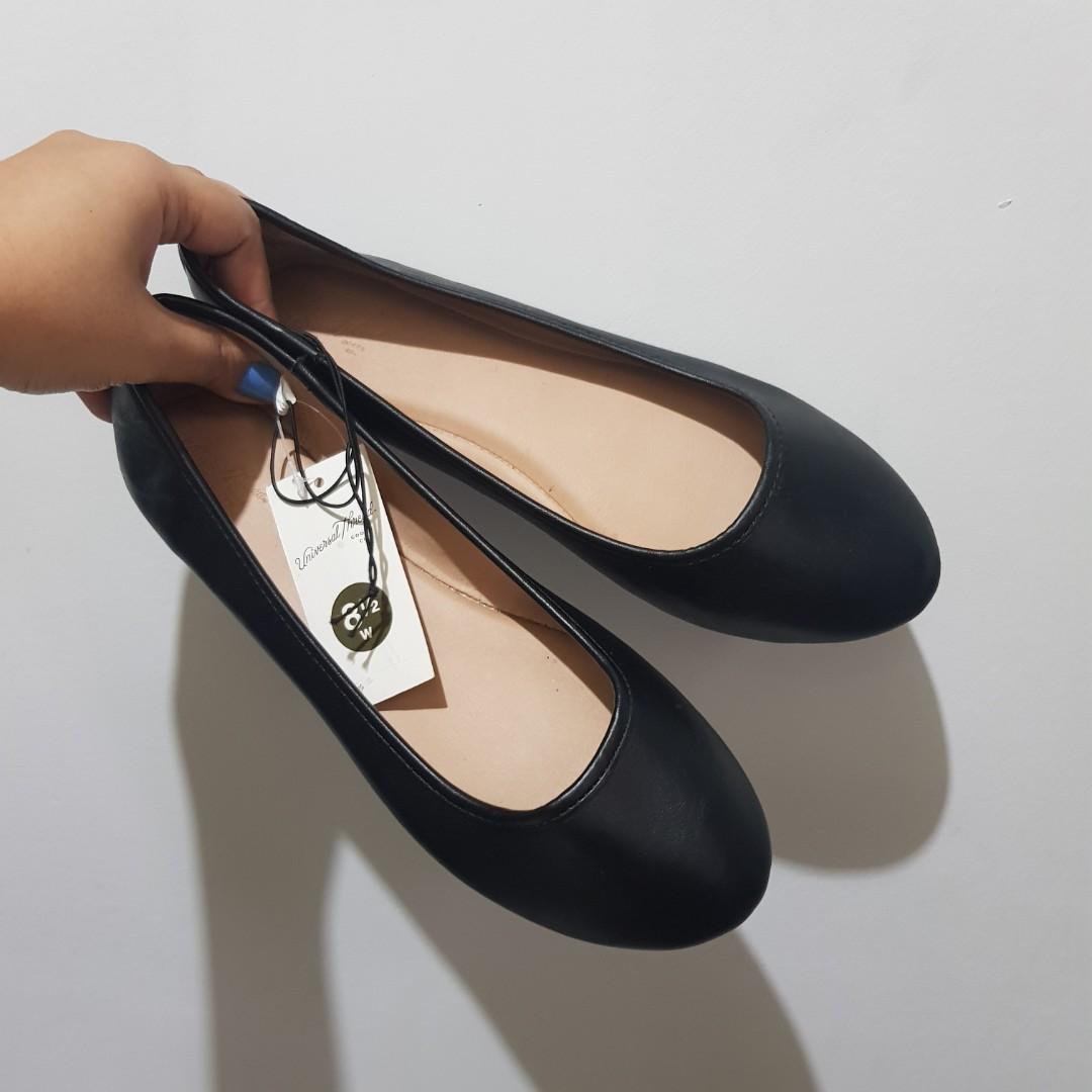 Universal thread black flats top