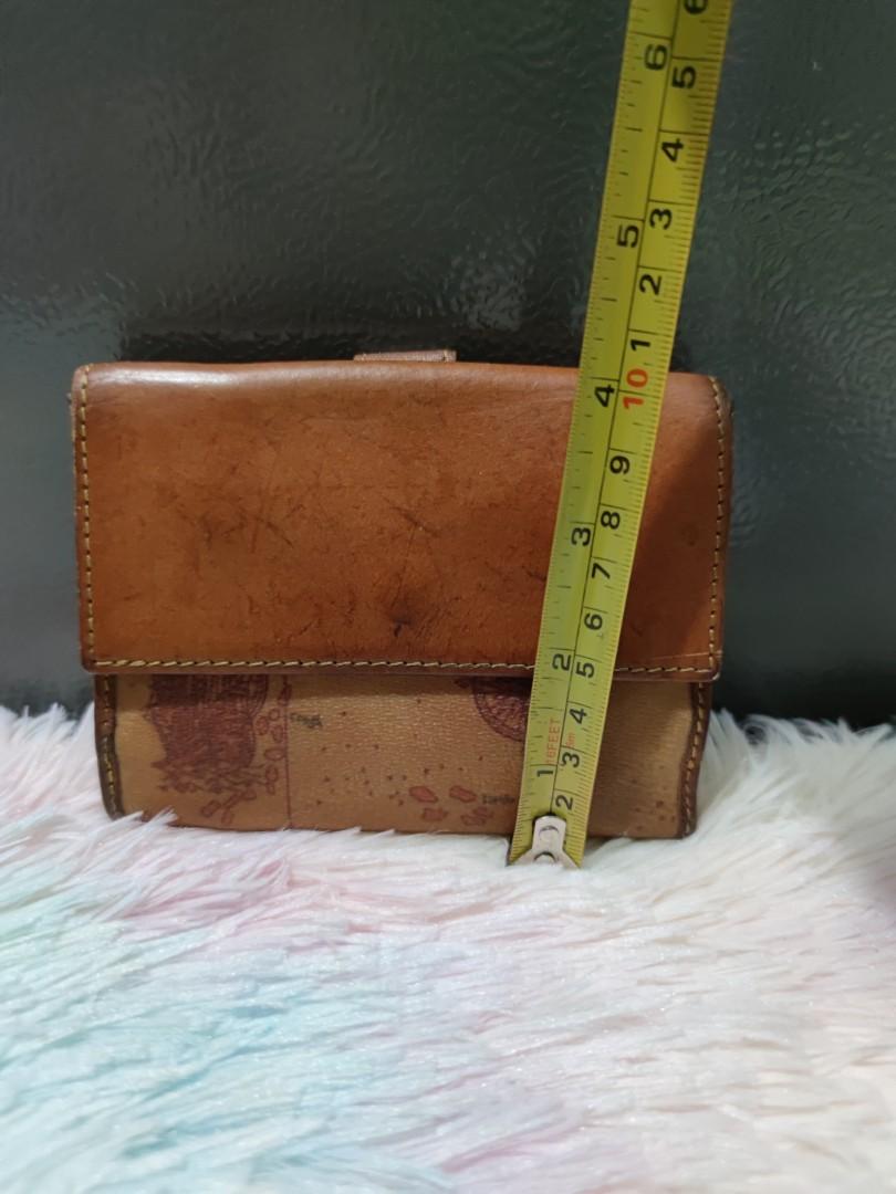 Alviero Prima Classe Wallet Original (Category: Luxury Bags & Wallets) located in Pasig City. Submitted by armoire_deluxe (Listing ID 1074783906, Image 3). Description: Pre❤️ item. In good condition..