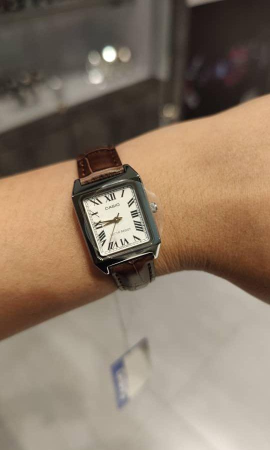 Cartier Tank Francaise Small W51008Q3 – HODINKEE Shop