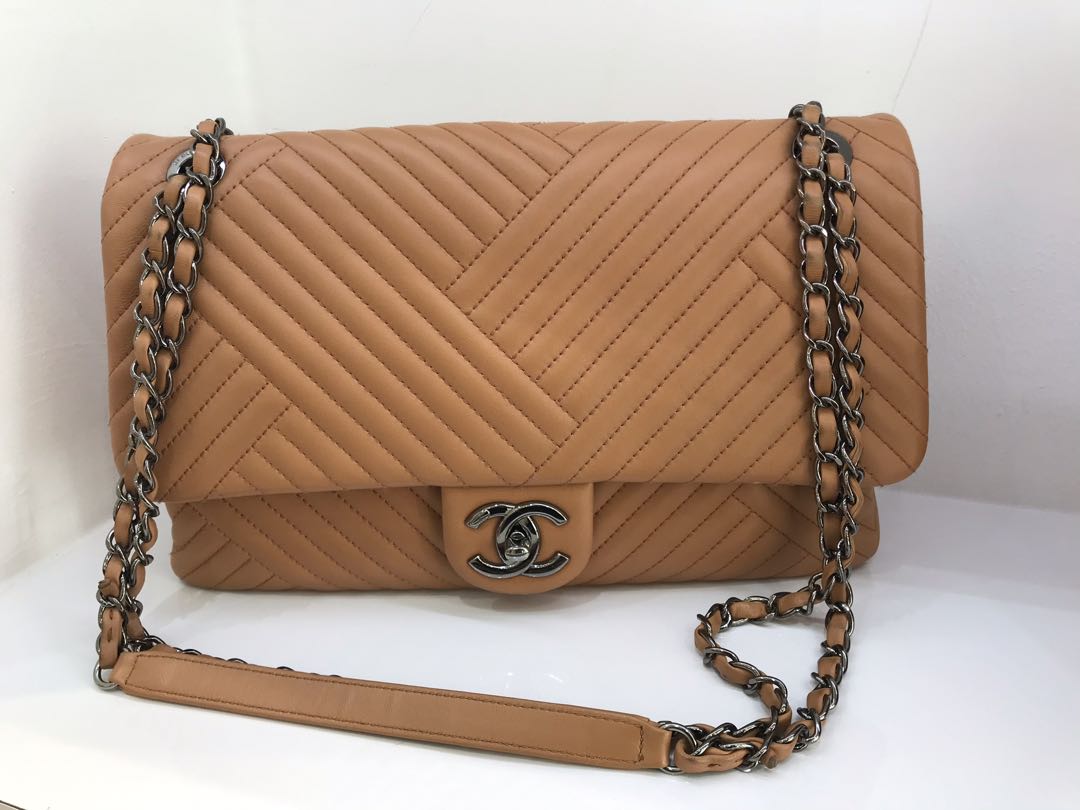 1080px x 810px - CHANEL FLAP BAG NUDE COLOR, Luxury, Bags & Wallets on Carousell