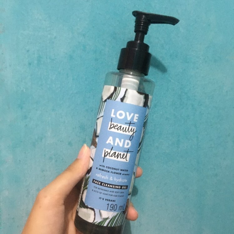 Love Beauty And Planet Face Cleansing Gel Coconut Water Minosa Flower Aroma Lbp Kesehatan Kecantikan Kulit Sabun Tubuh Di Carousell