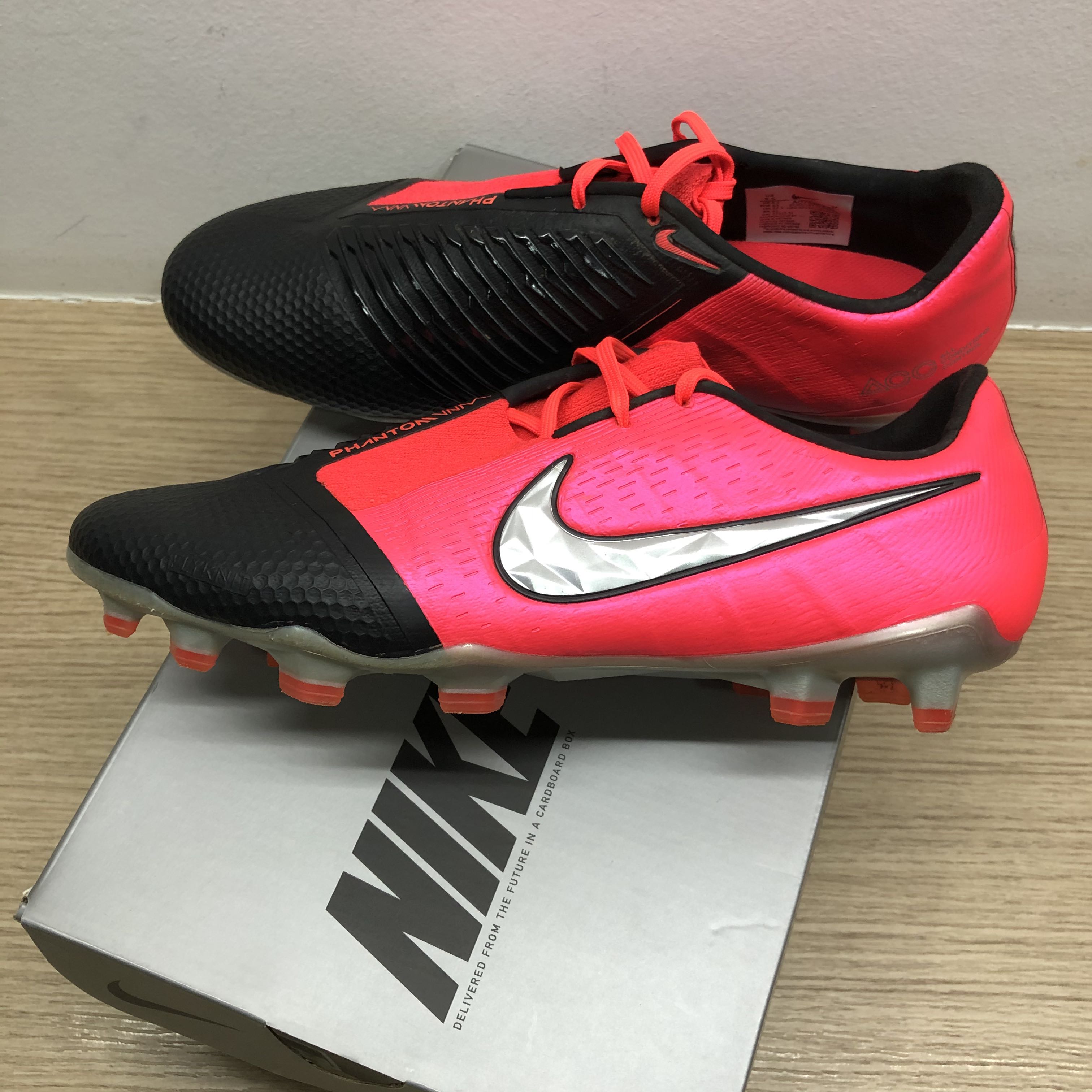 Nike Phantom Venom Elite FG US9.5 Soccer Boots Sports Equipment