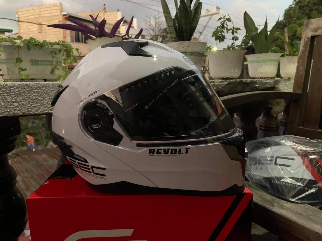 Sec modular outlet dual visor helmet