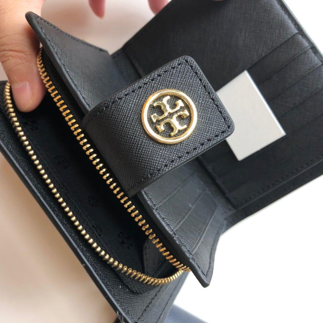Tory Burch Robinson French Bi Fold Medium Wallet, Women's Fashion, Bags &  Wallets, Purses & Pouches on Carousell