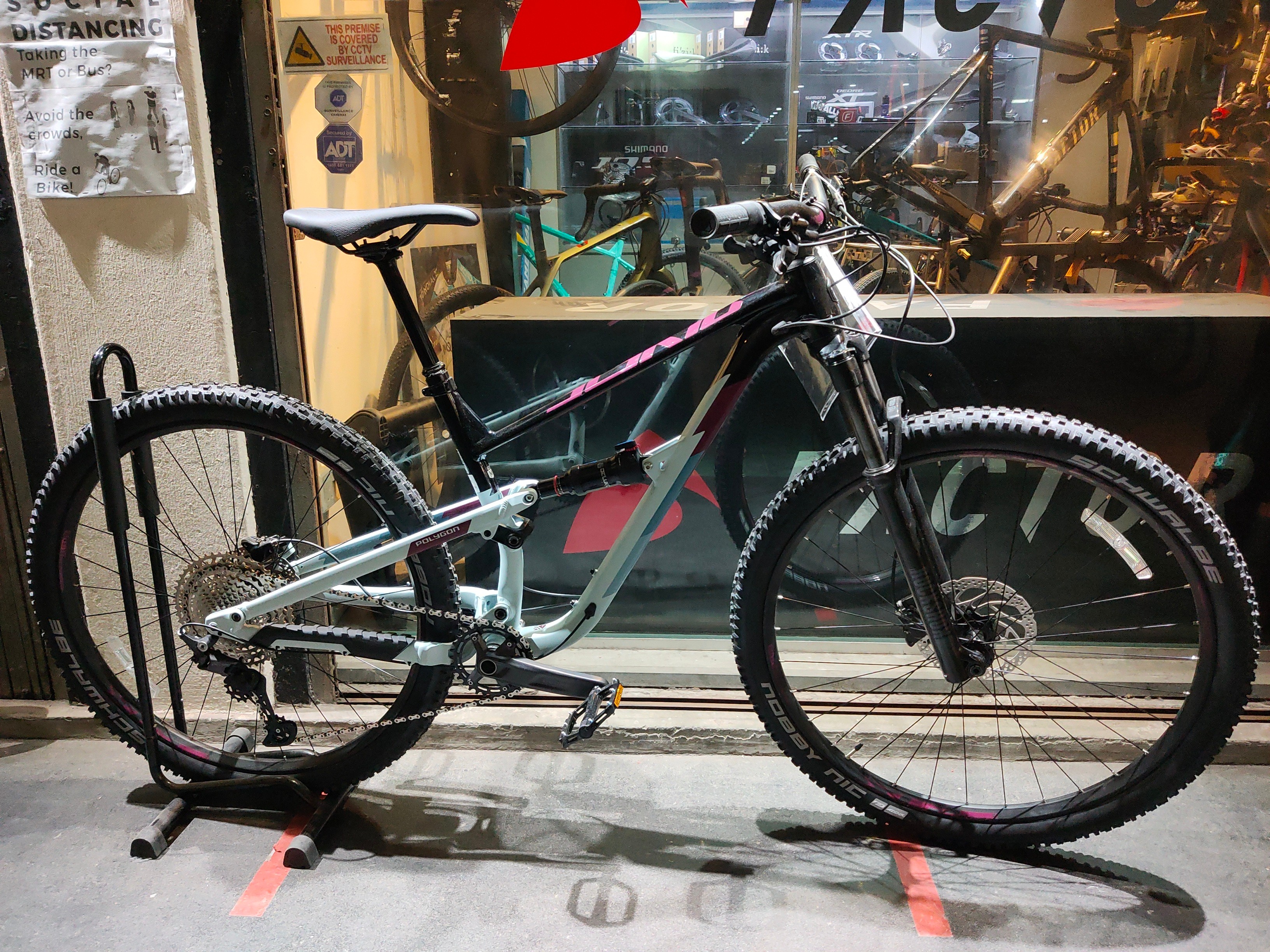 2021 polygon d7 top