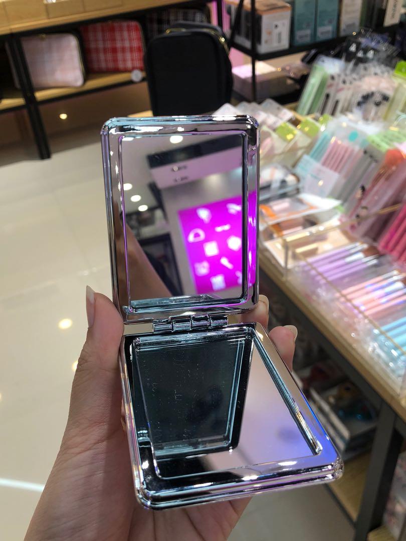 208 Pocket mirror minico (square) (Category: Makeup) located in Mandaluyong City. Submitted by gladkingphilippines (Listing ID 1074948884, Image 1). Description: .