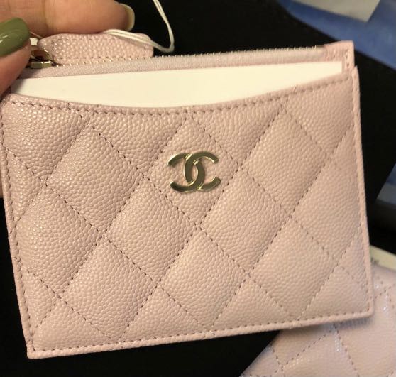 Chanel zipped card holder pink 2021 100%real and new, 女裝, 手袋及銀包, 銀包、卡片套-  Carousell