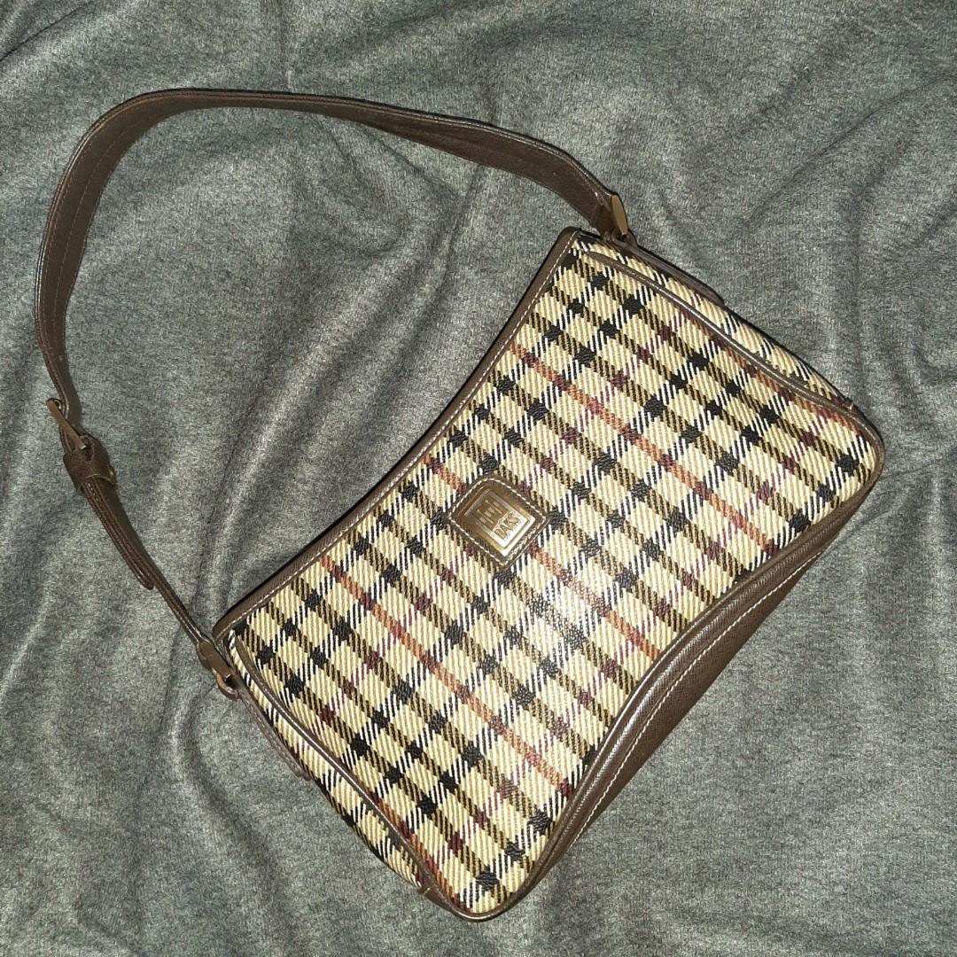 Daks shoulder bag store