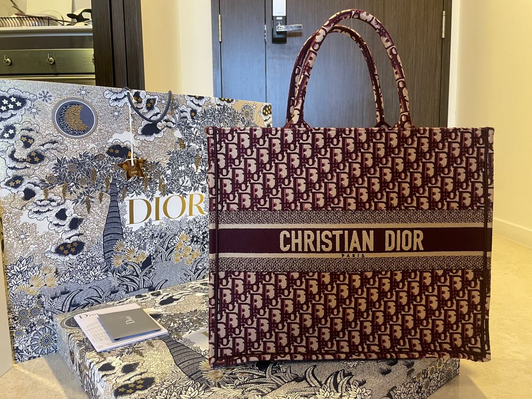 Dior treat  Luxury brand packaging Dior saddle bag Dior