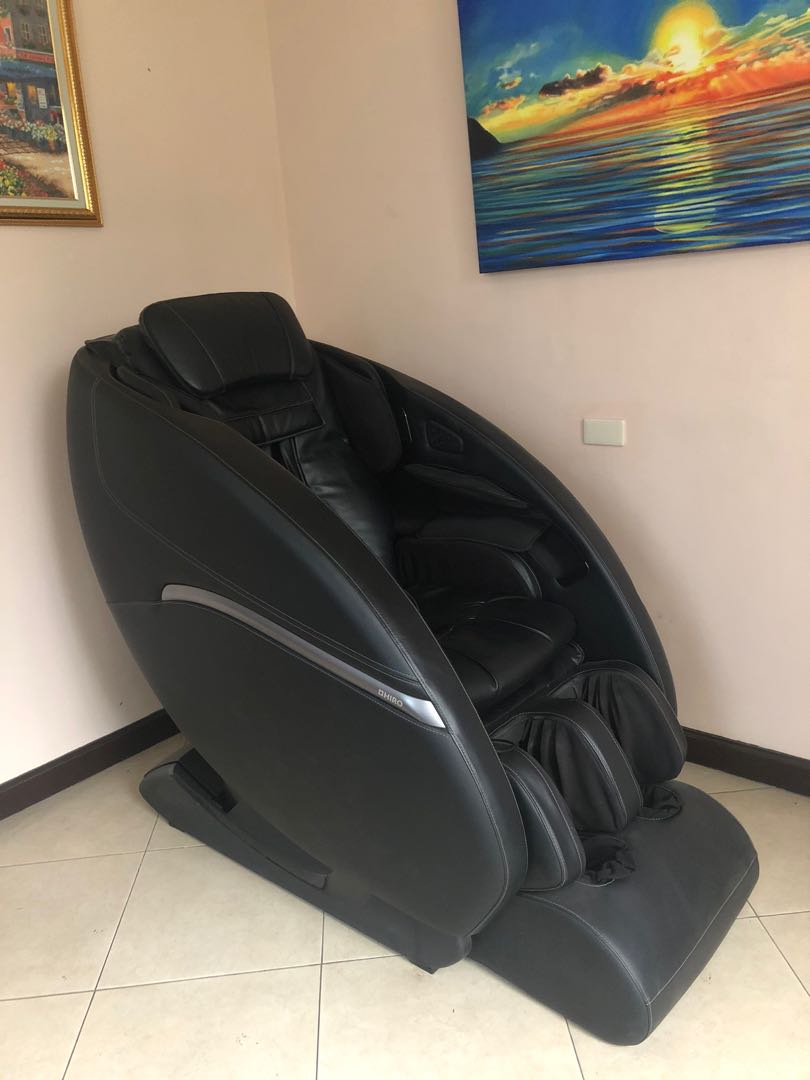 Hiro Massage chair HI SPACE, Furniture & Home Living, Furniture, Chairs on Carousell