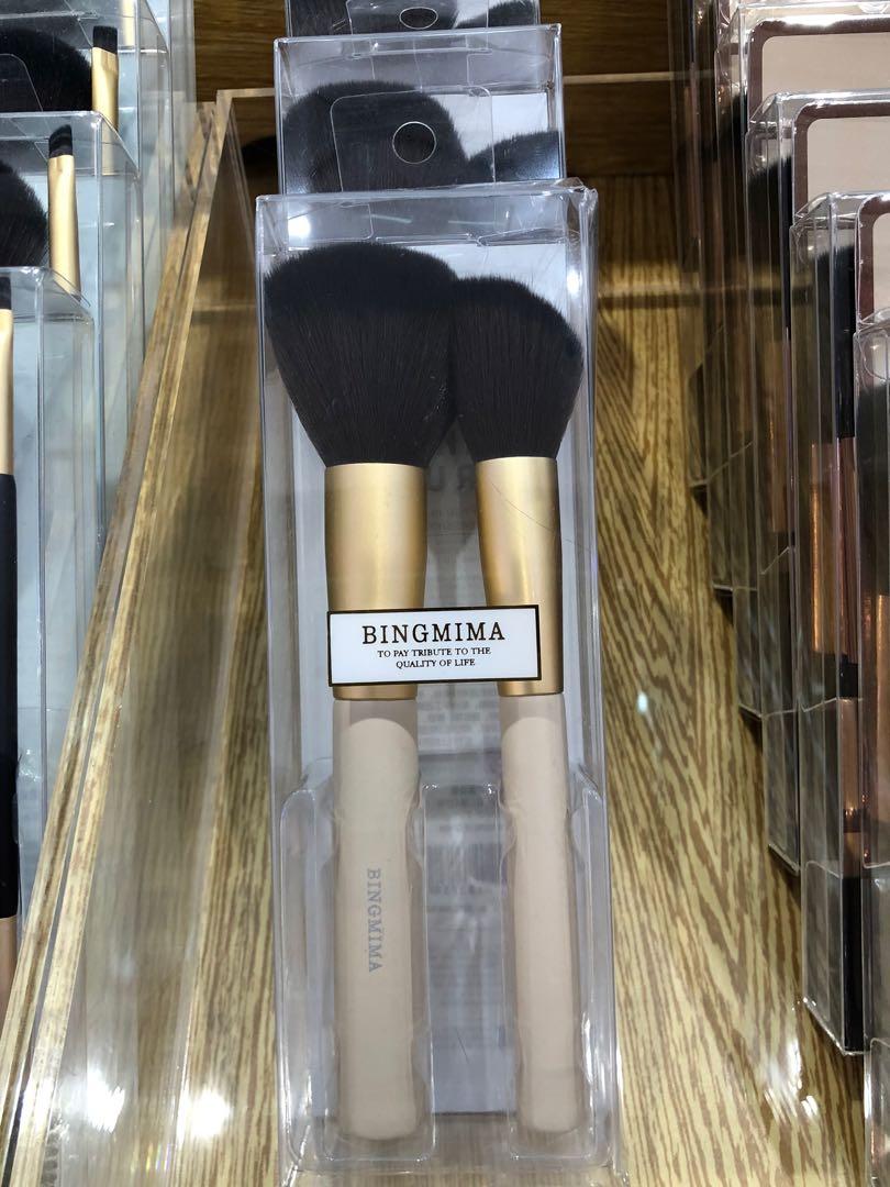 No.8373 2pcs make up brush (Category: Makeup) located in Paranaque City. Submitted by gladkingphilippines (Listing ID 1074864147, Image 1). Description: .