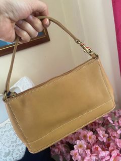 (Category: ) located in . Submitted by her25_closet (Listing ID 1074854388, Image 1). Description: .