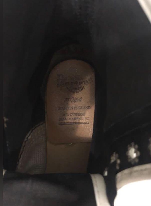Pre-Loved Dr. Martens Boots (Category: Boots) located in Manila. Submitted by imjunelo (Listing ID 1074950253, Image 3). Description: .