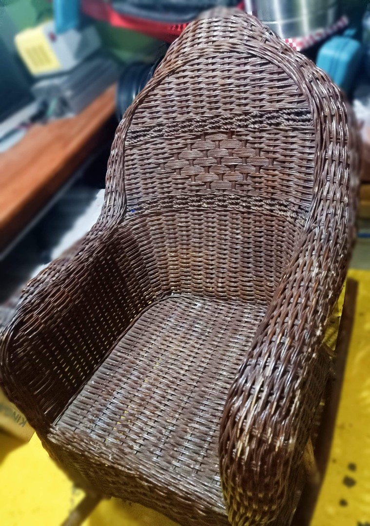 Rocking Chair Ratan Tumba Tumba for Adults Almost Brand New, Babies