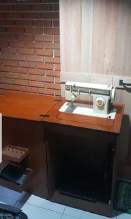 Singer model 1247 vintage sewing machine