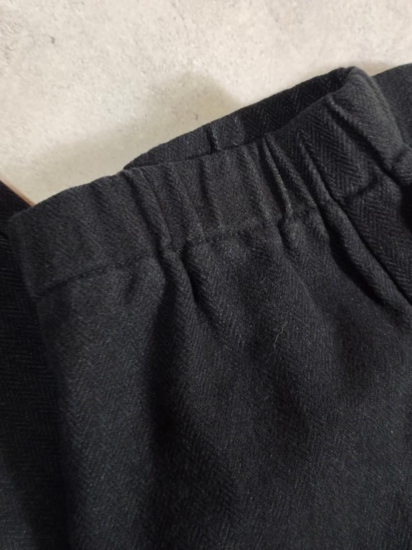 Uniqlo Dark Blue Pants (Category: Other Bottoms) located in Pasig City. Submitted by chaiabundo (Listing ID 1074890985, Image 2). Description: ✅ Size: 30-33 inches ✅ Length: 36.5 inches ✅ Washed and ready to wear ✅ Please check 2nd photo for close up ✅ What you see is what you get.