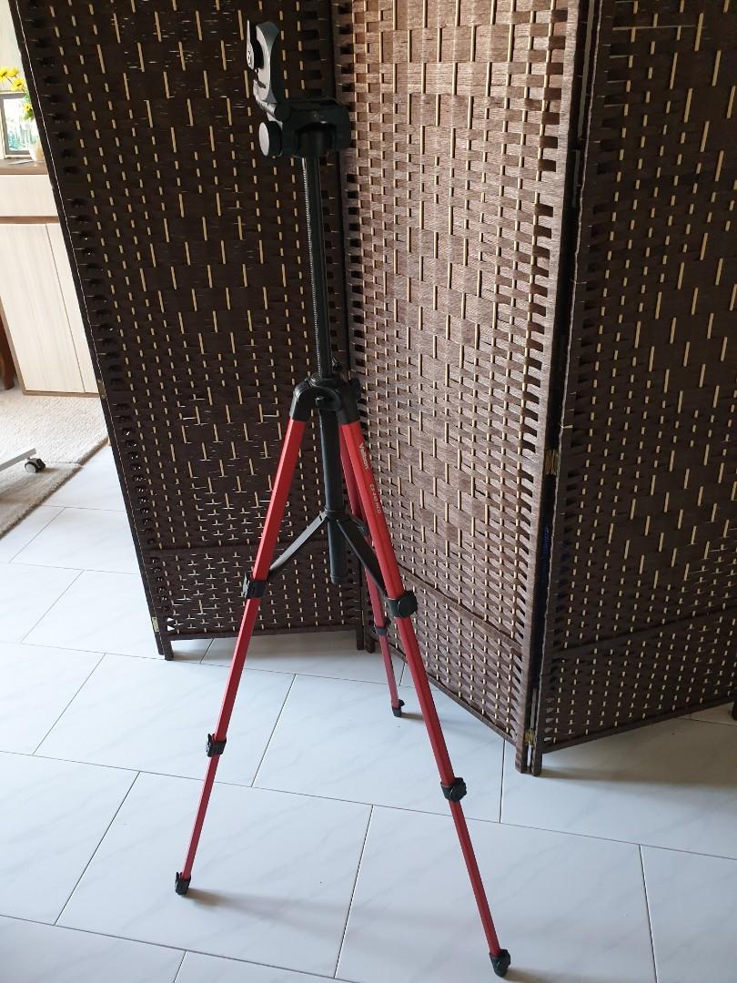 Velbon Ex440 Aluminum Tripod With 3 Way Pan And Tilt Head Photography Photography Accessories Tripods Monopods On Carousell