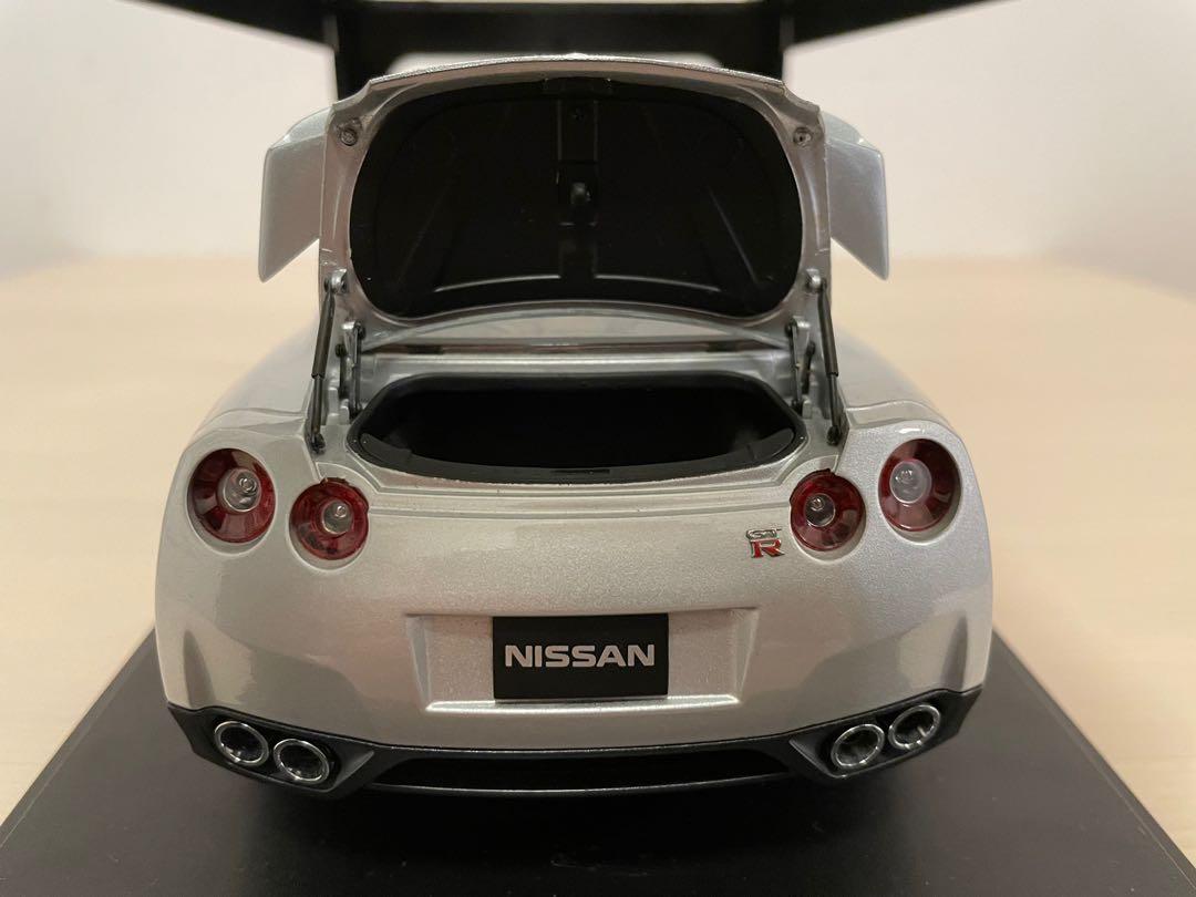 1:18 Autoart Nissan GT-R R35 (Ultimate Metal Silver), 興趣及遊戲, 玩具 遊戲類-  Carousell
