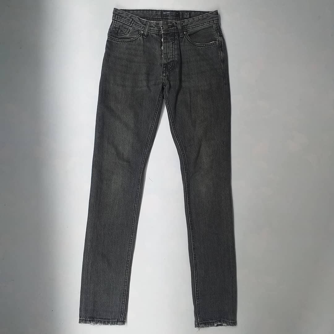 Bershka denim slim fit, Fesyen Pria, Pakaian , Bawahan di Carousell