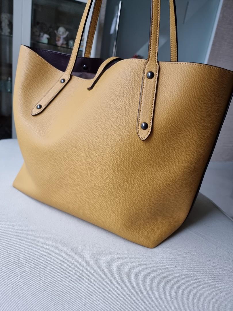 Market tote in signature canvas store