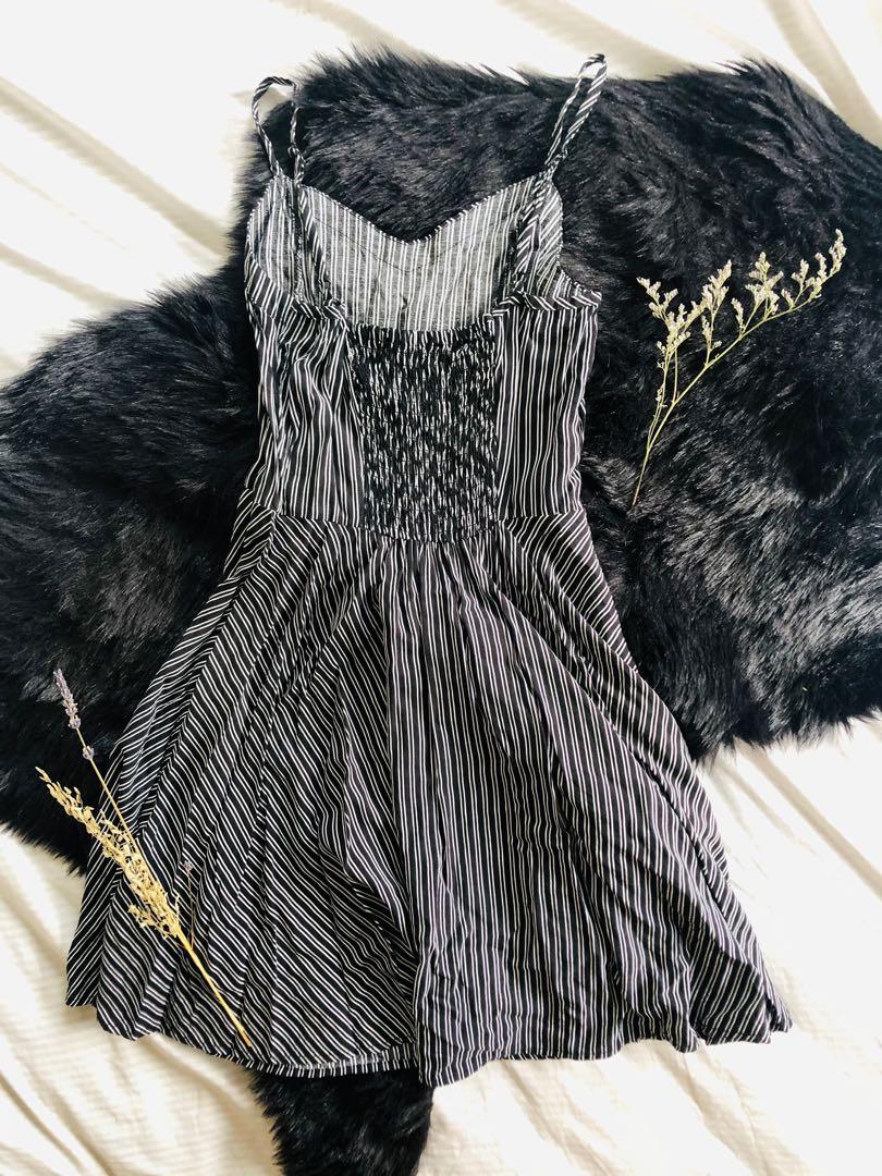 Cotton On Sleeveless Dress (Category: Dresses) located in Quezon City. Submitted by monmonmon13 (Listing ID 1075134525, Image 2). Description: Cotton On Sleeveless Dress Black and White Stripes pattern A-line dress cut Ruched/garterized torso area Adjustable shoulder strap In mint condition. No damages or stains. Size: XXS Preloved ❤️ Newly-laundered for your safety 🥰.