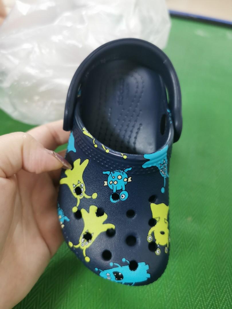 Crocs kids size 7 right side only